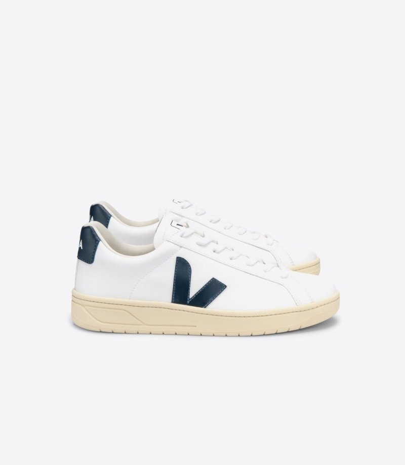 Mens Veja Urca CWL Trainers White / Navy KSA | 8CSJO5