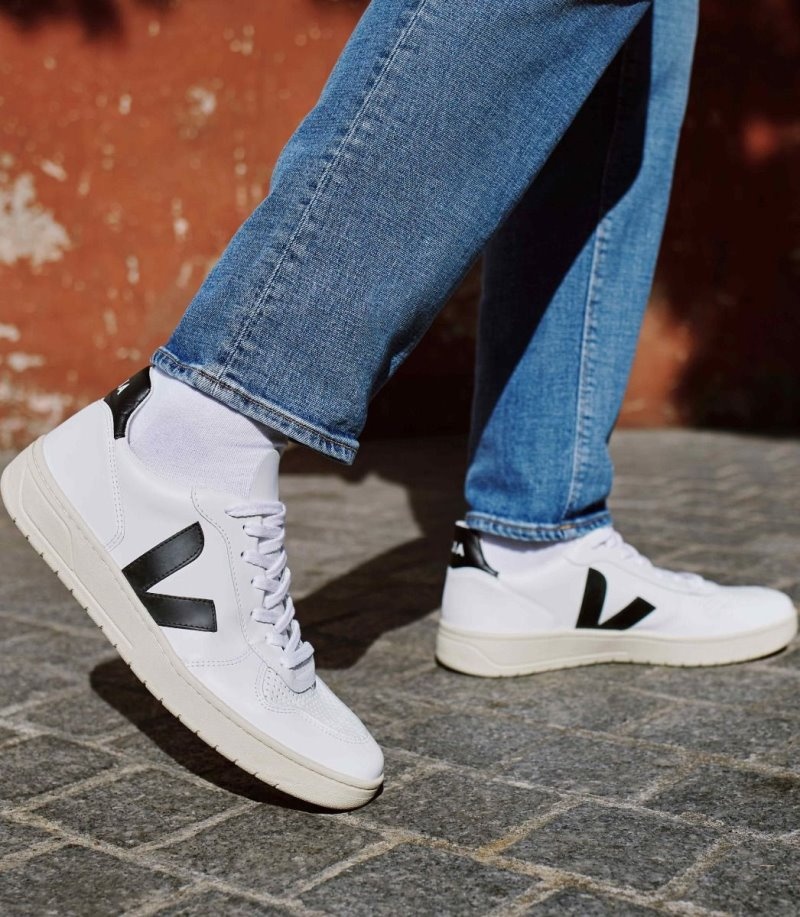 Mens Veja V-10 Leather Trainers White / Black KSA | BZYWUO