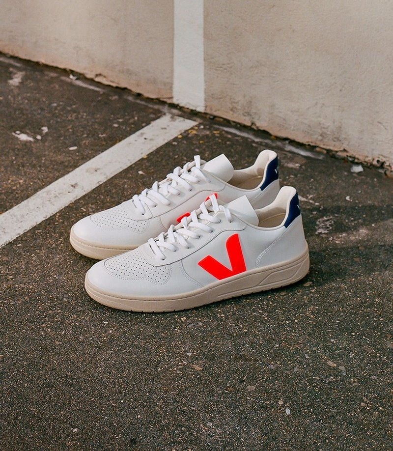 Mens Veja V-10 Leather Trainers White / Orange / Deep Blue KSA | LVNXE2